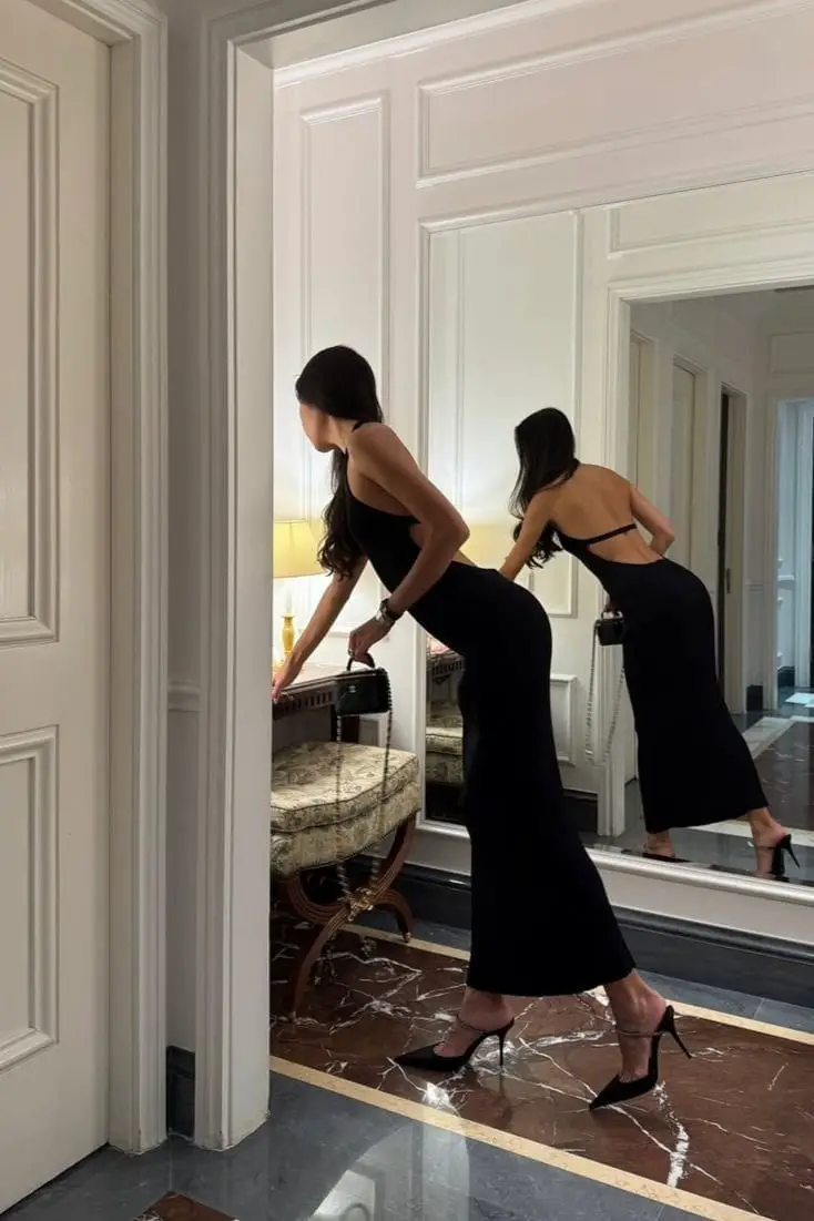 Fitted Black Maxi Dress with Open Back Fitted Black Maxi Dress with Open Back — Classy Italian Outfits