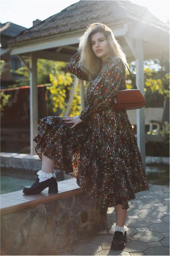 Printed Long-Sleeve Midi Dress with Boots Printed Long-Sleeve Midi Dress with Boots — Classy Italian Outfits