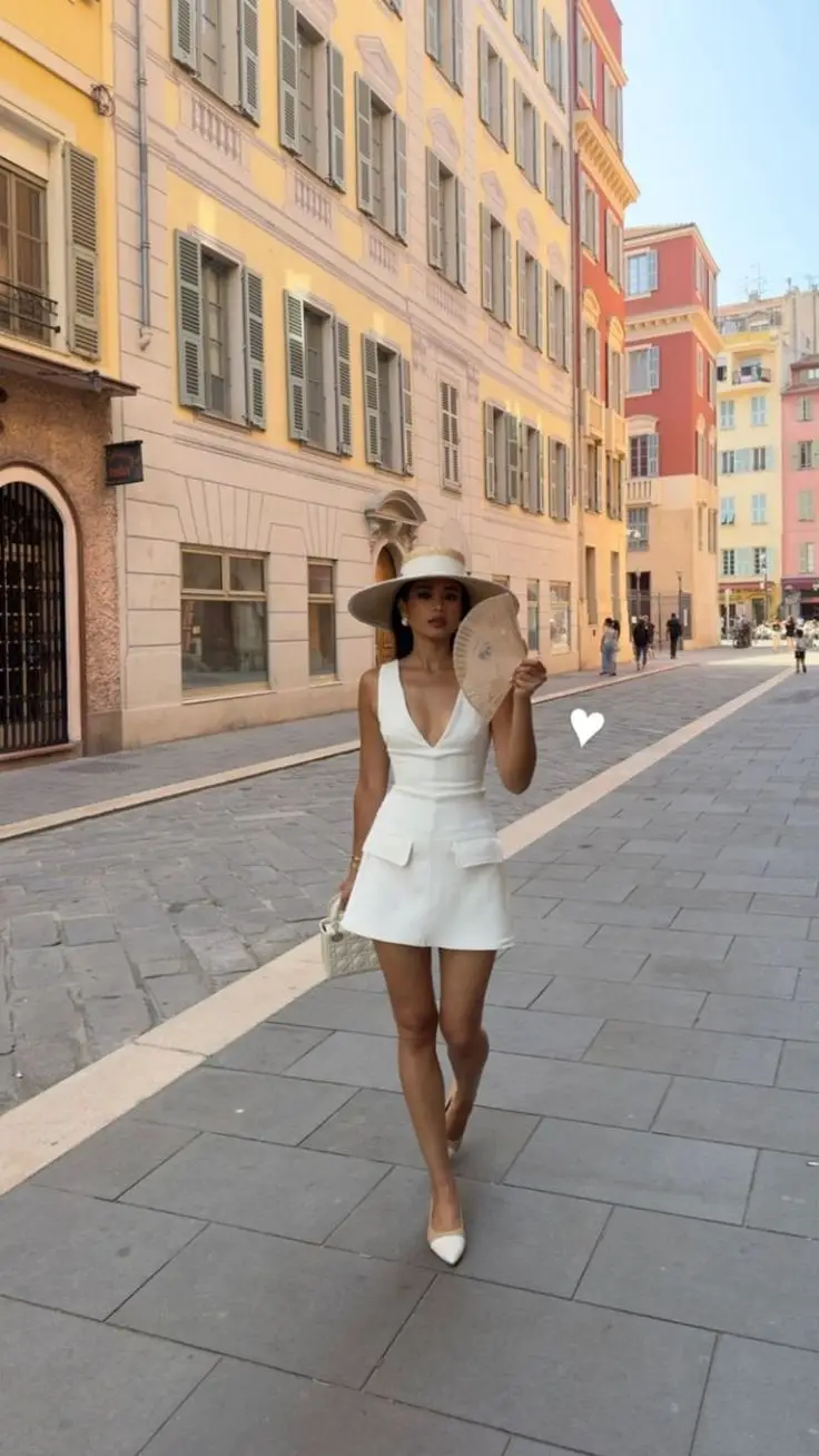 White Linen-Blend Mini Dress with Wide Brim Hat White Linen-Blend Mini Dress with Wide Brim Hat — Classy Italian Outfits
