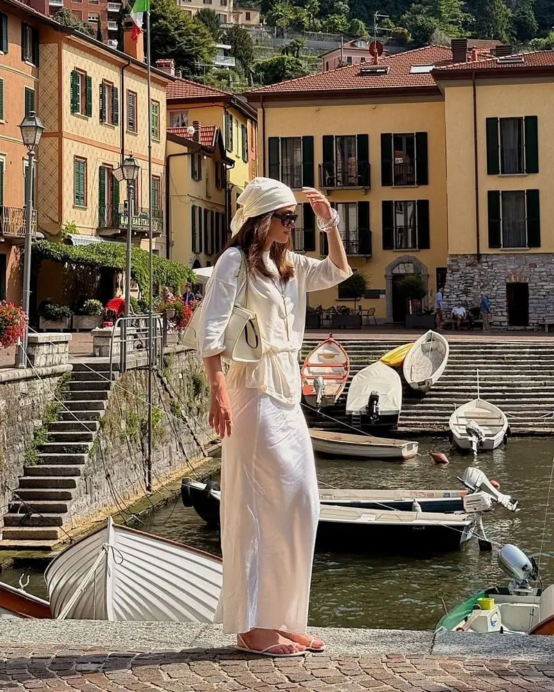 White Maxi Skirt and Long-Sleeve Shirt with Headscarf White Maxi Skirt and Long-Sleeve Shirt with Headscarf — Classy Italian Outfits