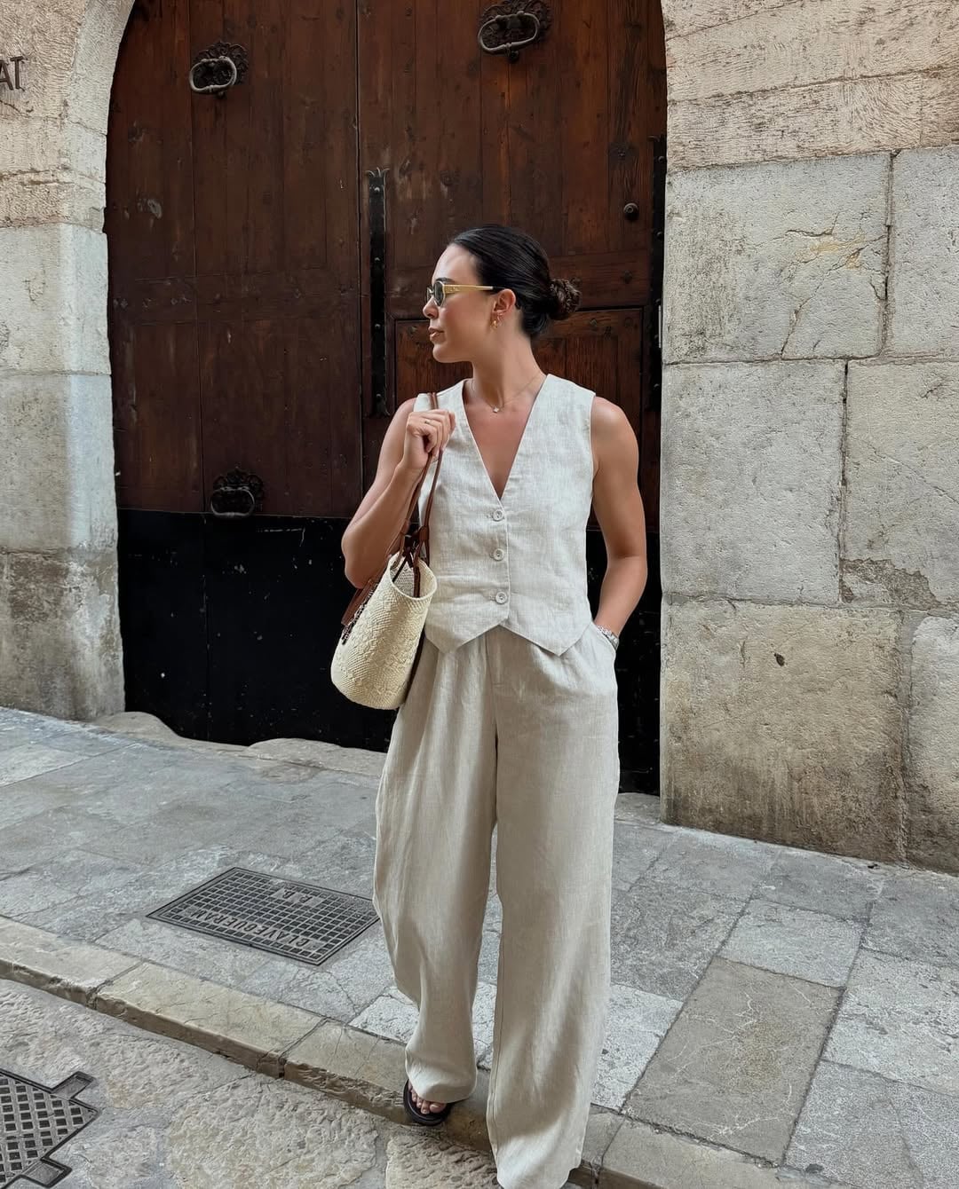 Beige Linen Vest and Wide-Leg Trousers Set Beige Linen Vest and Wide-Leg Trousers Set — Classy Italian Outfits
