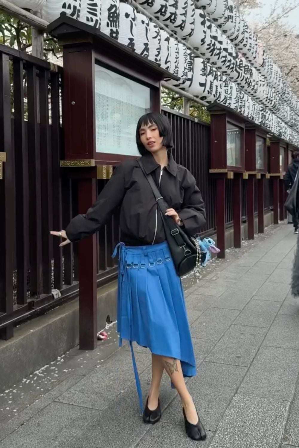 Pink Tweed Jacket and Gray Mini Skirt With Black Pointed Heels Pink Tweed Jacket and Gray Mini Skirt With Black Pointed Heels — Classy Japan Outfits