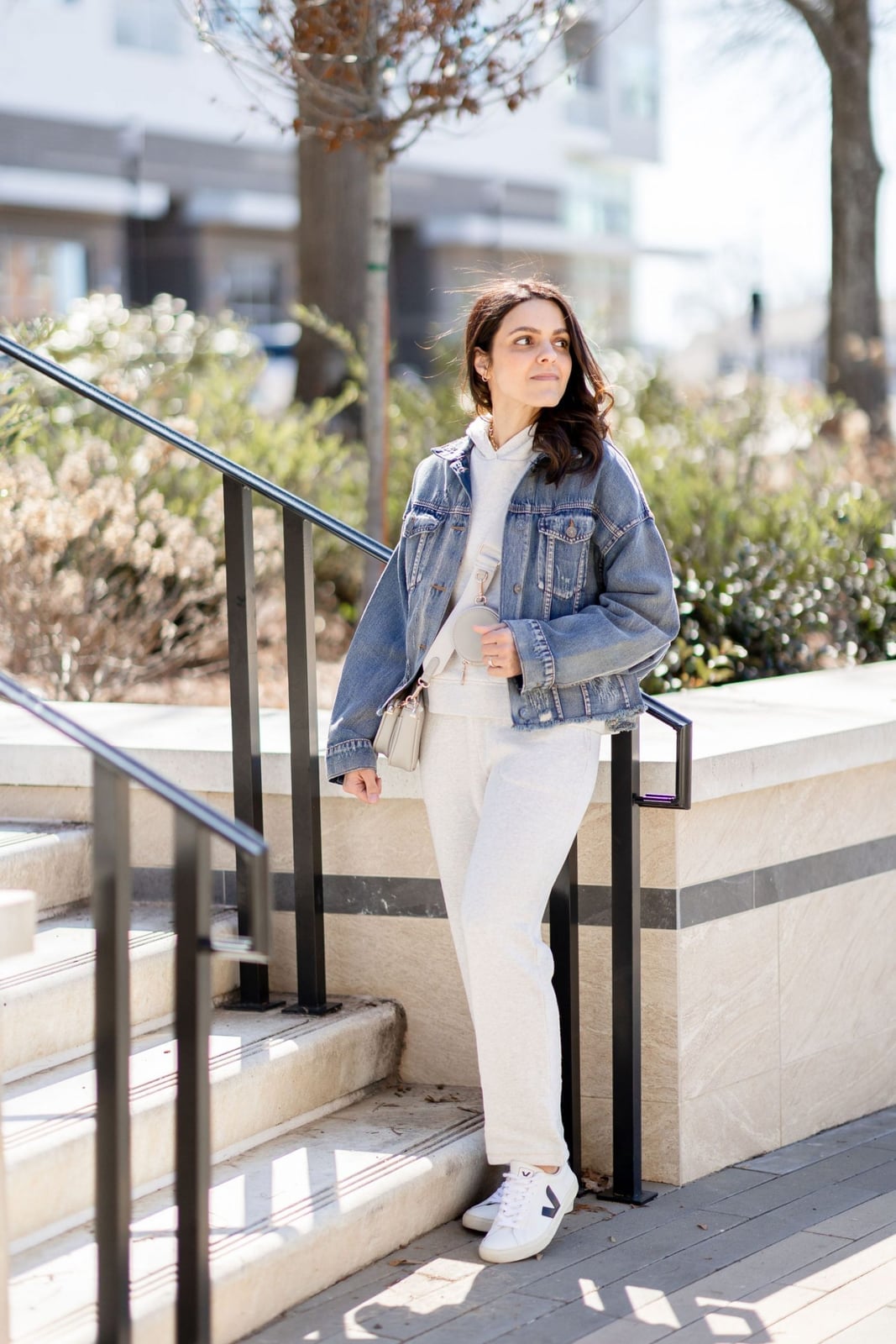 Oversized Denim Jacket With Hoodie And Sweatpants Oversized Denim Jacket With Hoodie And Sweatpants — Classy Jean Jacket Outfits