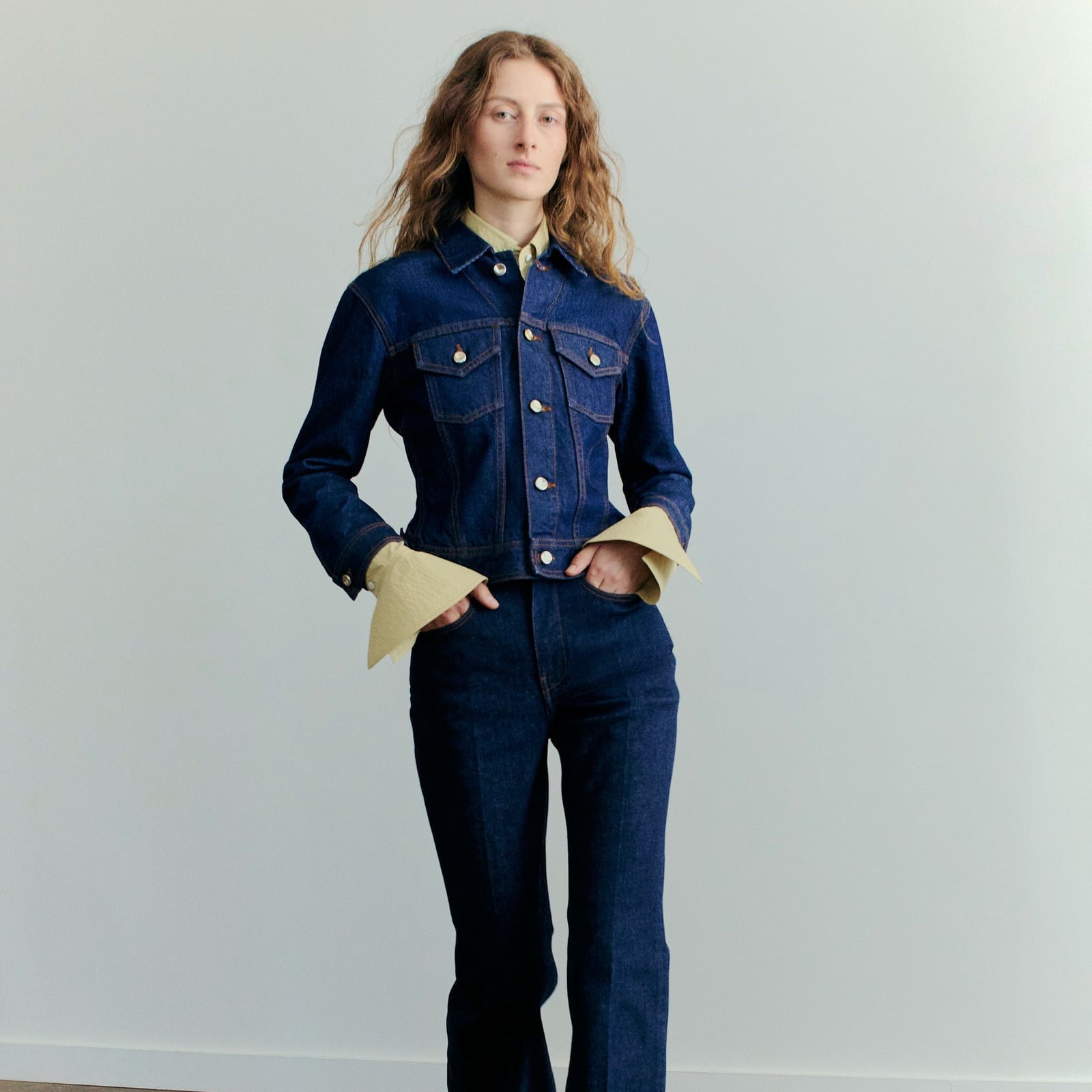 Fitted Dark Wash Jacket With Collared Shirt Fitted Dark Wash Jacket With Collared Shirt — Classy Jean Jacket Outfits
