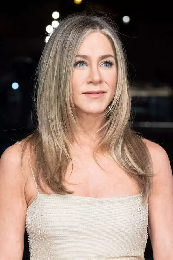 Layered Chin Length Bob With Face Framing Pieces Layered Chin Length Bob With Face Framing Pieces — Classy Jennifer Aniston Hair