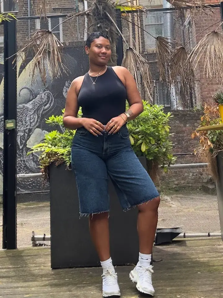 Dark Denim Jorts With Black Tank And White Sneakers — Classy Jorts Outfits