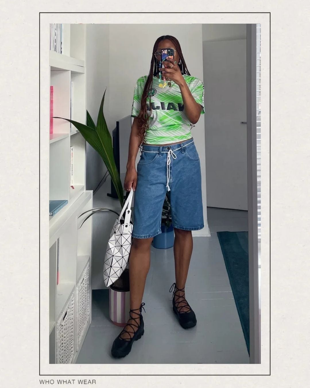 Denim Jorts With Graphic T-shirt And Tote Bag — Classy Jorts Outfits