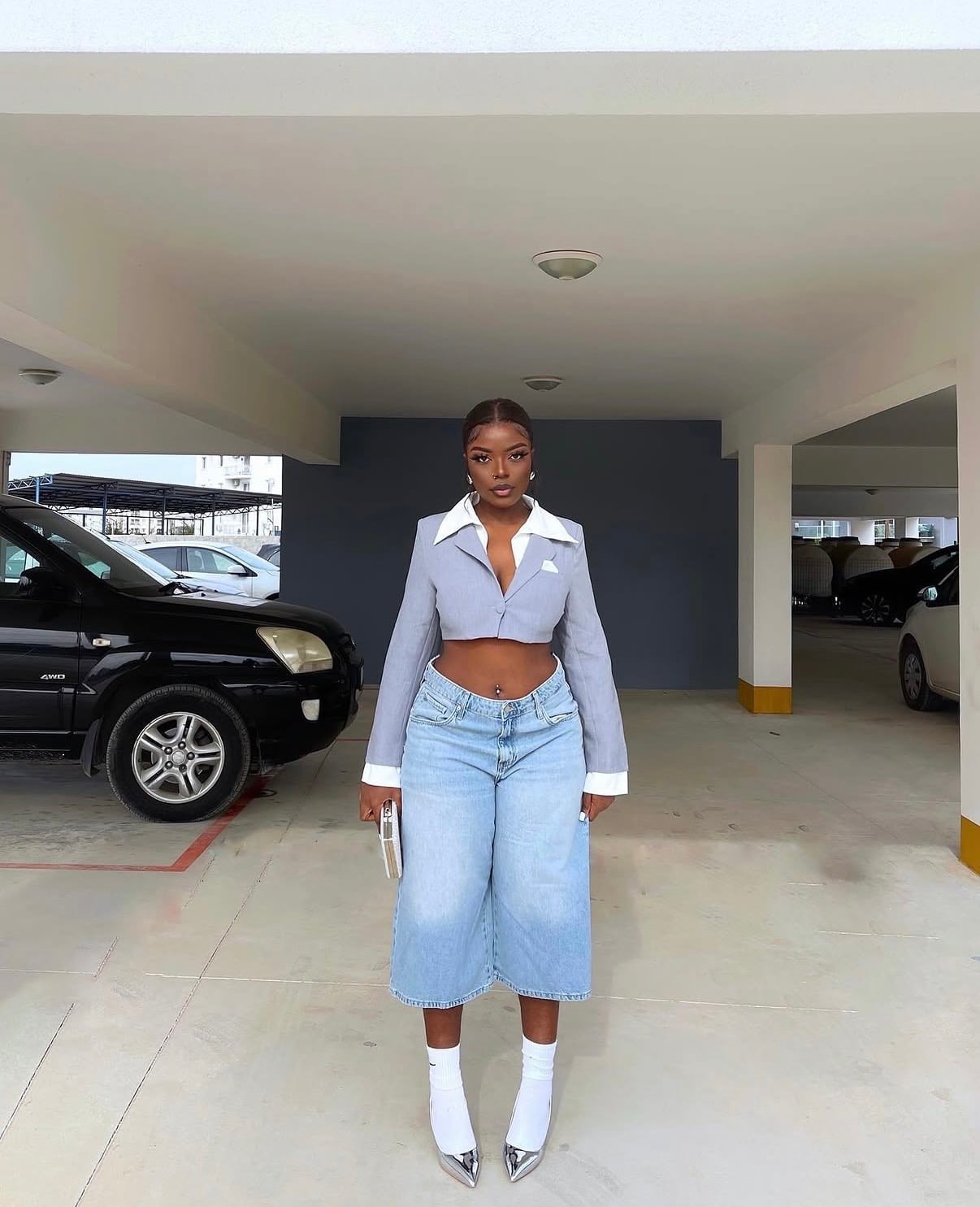 Light Wash Jorts With Cropped Blazer — Classy Jorts Outfits