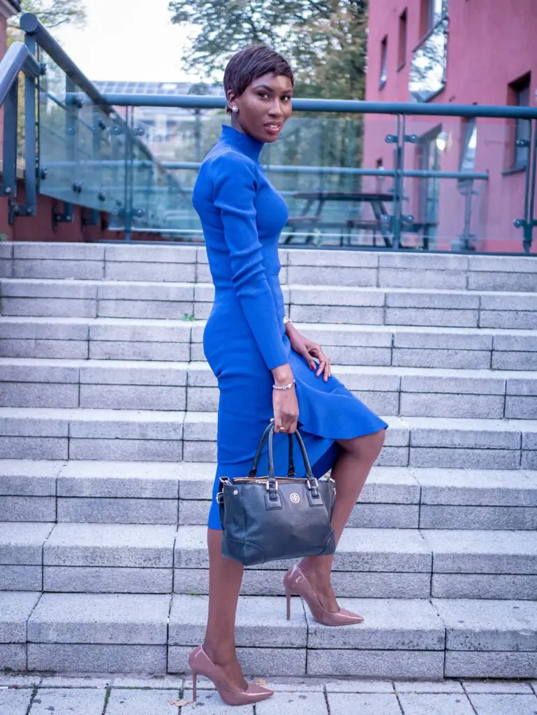 Royal Blue Knit Midi Dress With Pumps — Classy Knit Outfits