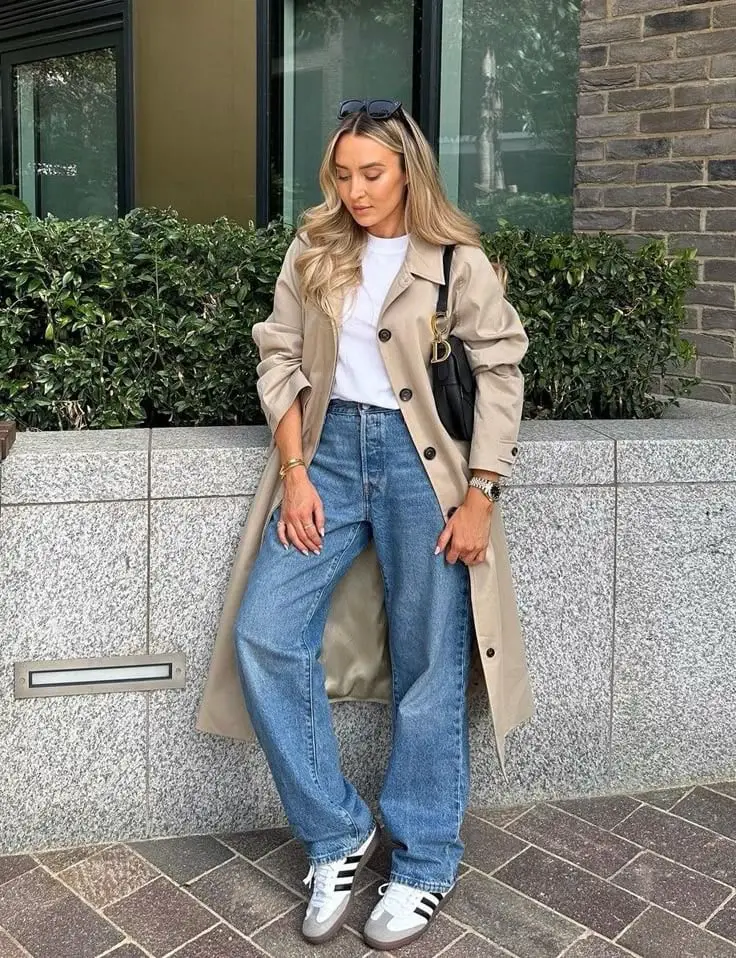 Oversized Beige Trench Coat Over T-Shirt and Jeans — Classy La Outfits