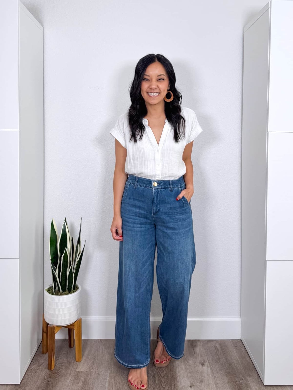 White Blouse with High-Waisted Wide-Leg Jeans — Classy La Outfits