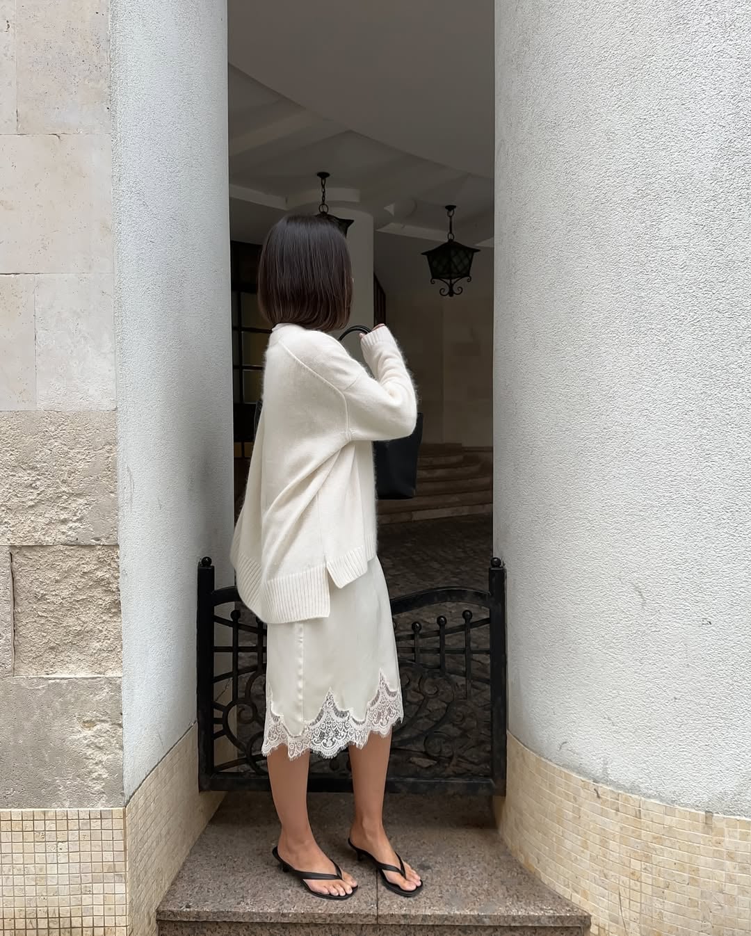 White Lace Slip Skirt With Cream Cardigan And Flip-Flops White Lace Slip Skirt With Cream Cardigan And Flip-Flops — Classy Lace Skirt Outfit