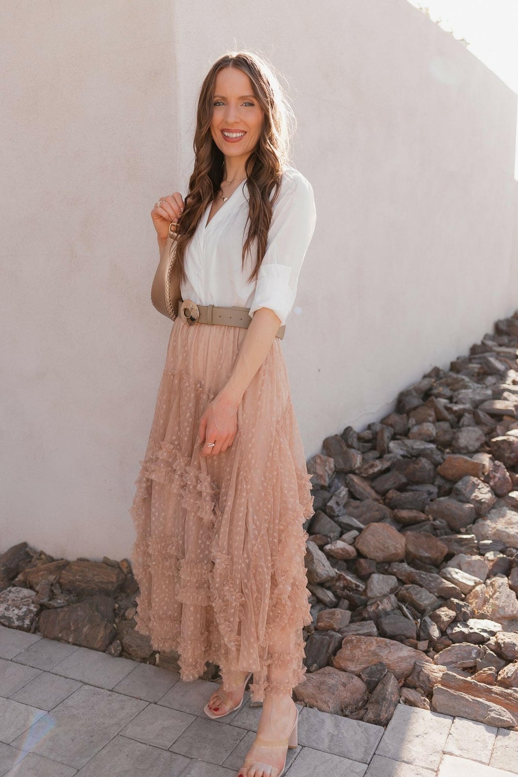 Pink Ruffled Tulle Maxi Skirt With White Blouse And Clear Sandals Pink Ruffled Tulle Maxi Skirt With White Blouse And Clear Sandals — Classy Lace Skirt Outfit