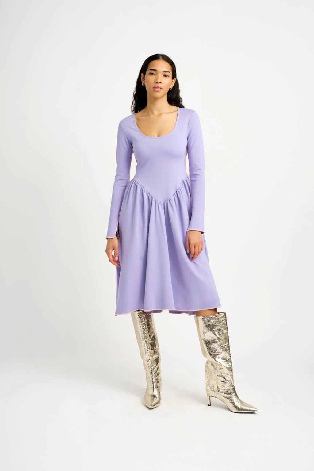 Light Purple Jersey Midi Dress with Pink Trim and Gold Boots Light Purple Jersey Midi Dress with Pink Trim and Gold Boots — Classy Lavender Dress