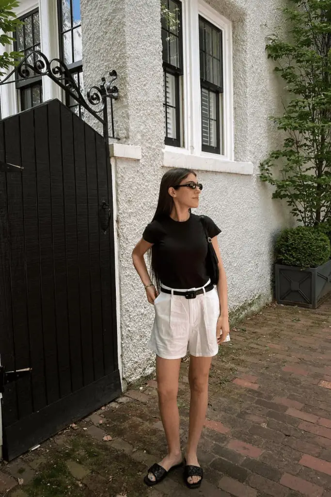White Linen Shorts With Black T-shirt And Slides White Linen Shorts With Black T-shirt And Slides — Classy Lazy Outfits