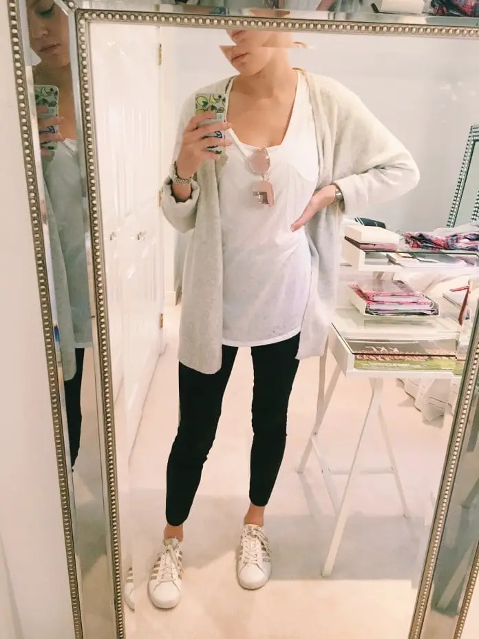 Longline Gray Cardigan Over T-shirt And Black Leggings Longline Gray Cardigan Over T-shirt And Black Leggings — Classy Lazy Outfits