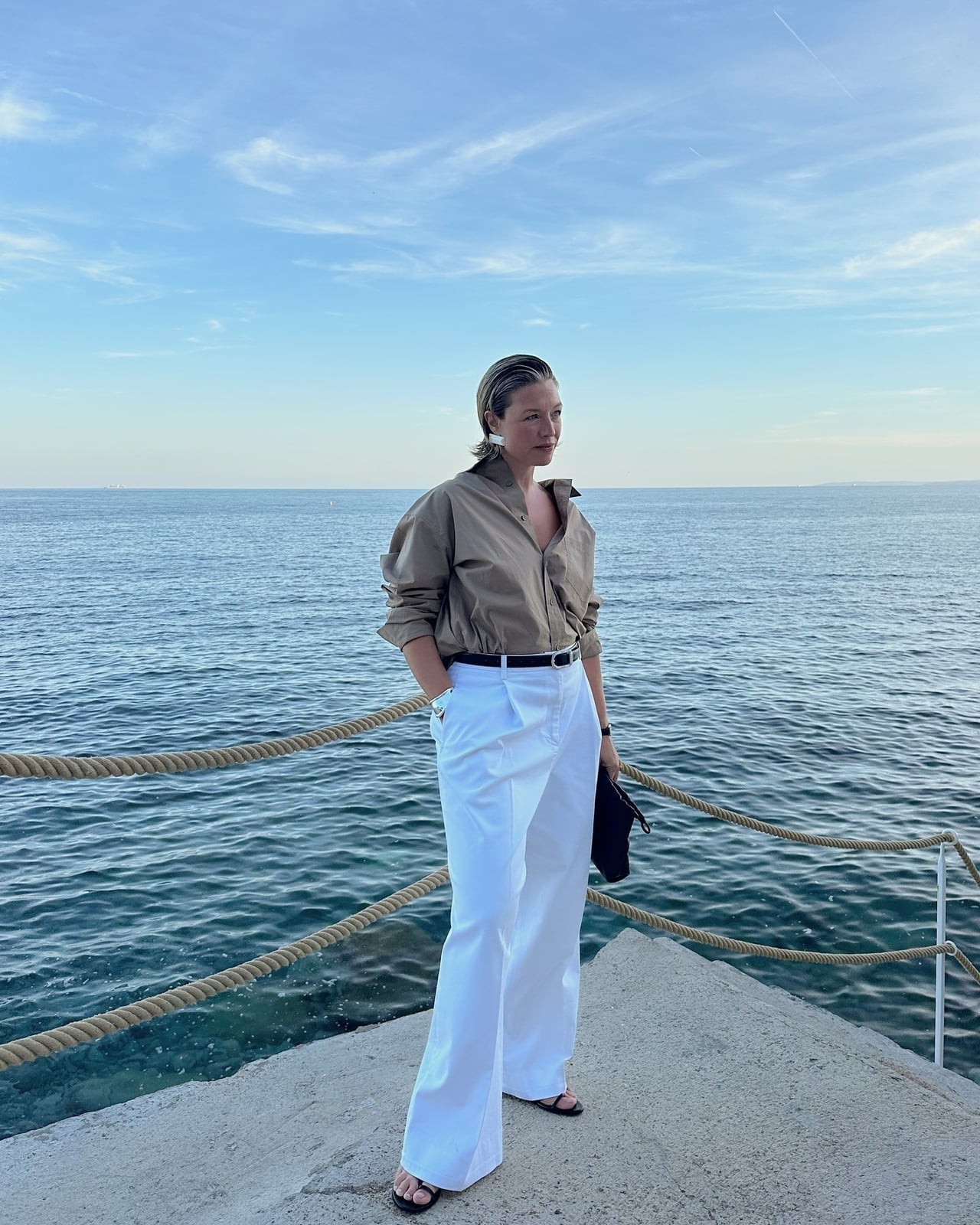 Cropped Brown Jacket White Trousers And Flip-Flops Cropped Brown Jacket White Trousers And Flip-Flops — Classy Lazy Outfits