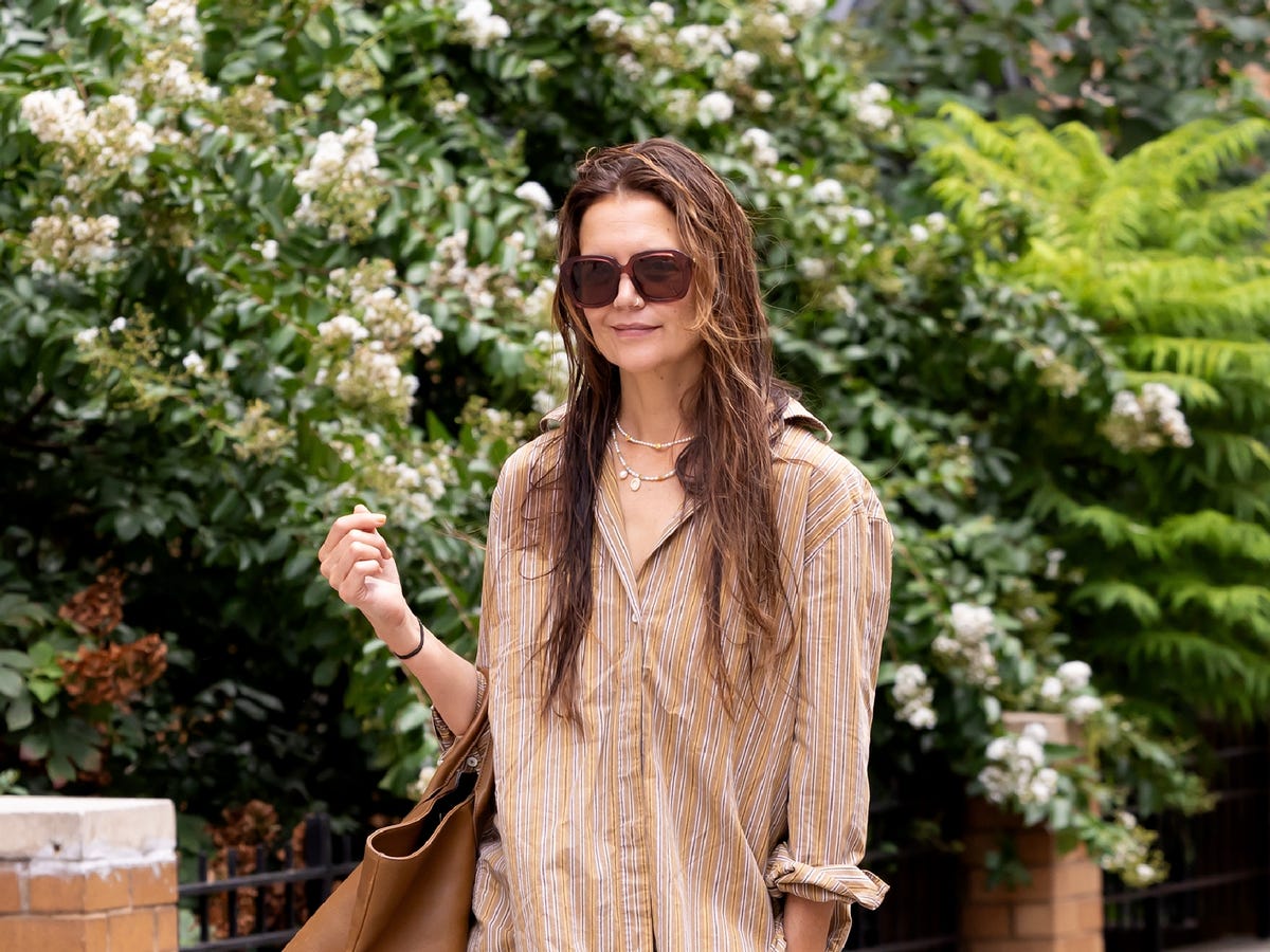 Striped Oversized Shirt With Brown Tote Bag Striped Oversized Shirt With Brown Tote Bag — Classy Lazy Outfits