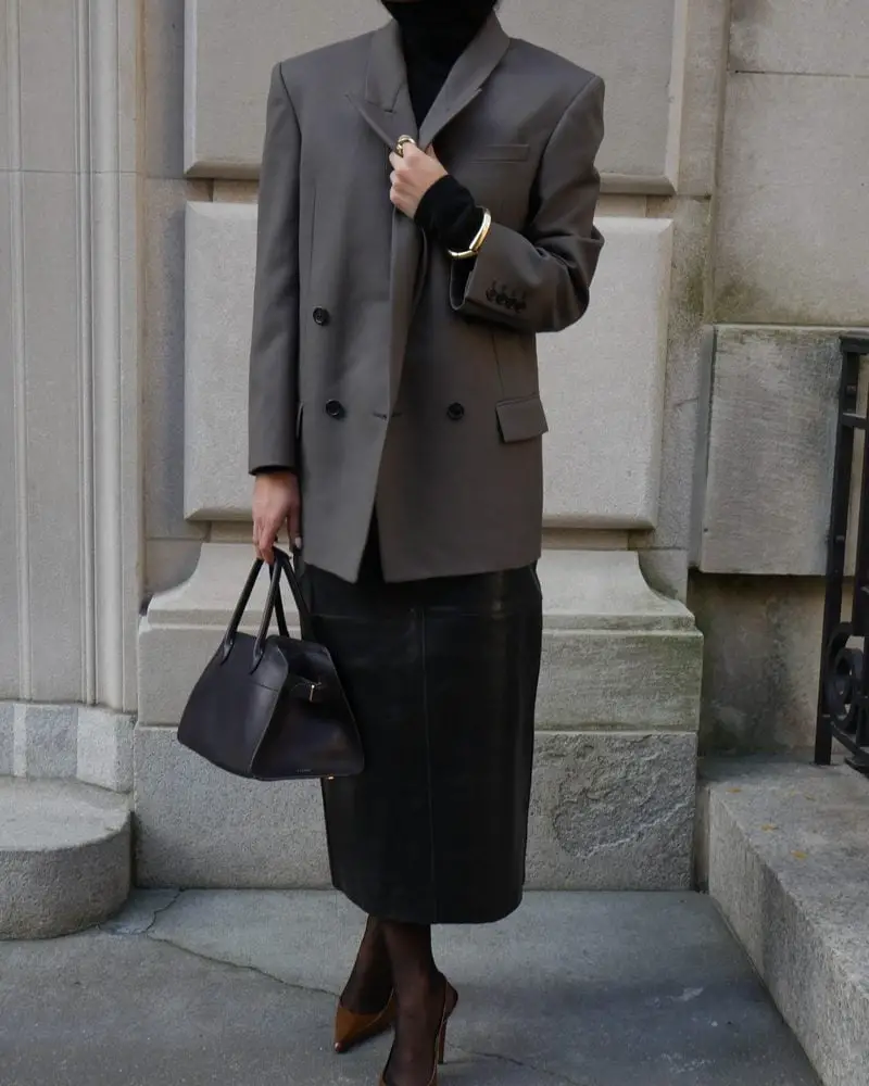 Leather Trench Coat with Fur Collar for Casual Daytime — Classy Leather Outfits
