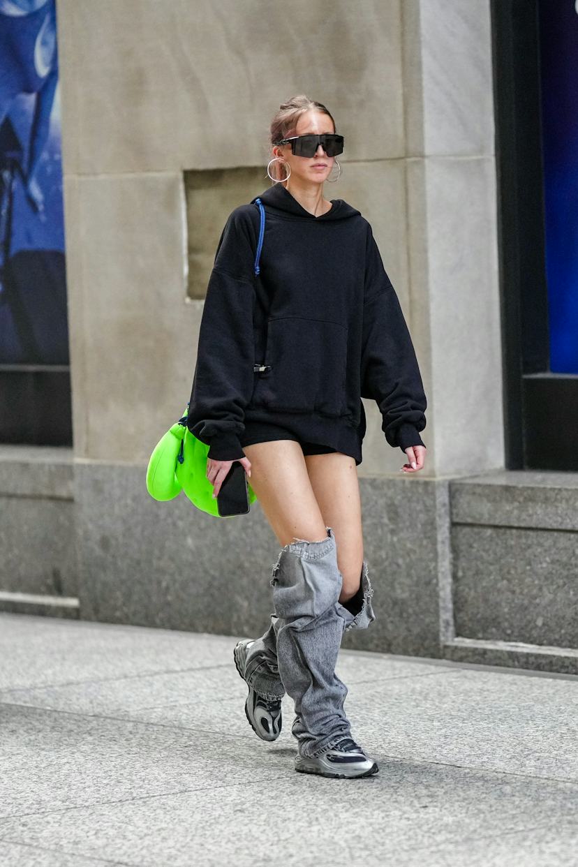 Black Hoodie With Distressed Denim Leg Warmers And Sneakers Black Hoodie With Distressed Denim Leg Warmers And Sneakers — Classy Leg Warmers Outfits