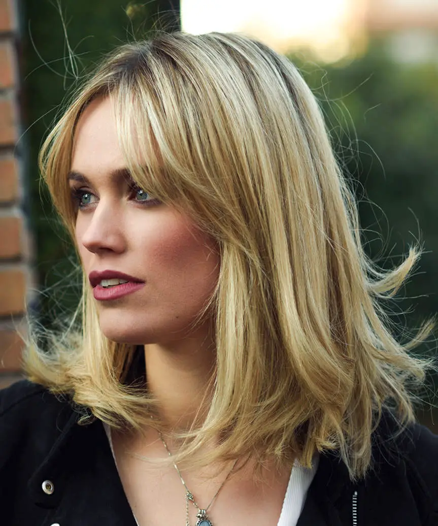 Shoulder Length Layered Bob With Side-Swept Bangs Shoulder Length Layered Bob With Side-Swept Bangs — Classy Length Hair
