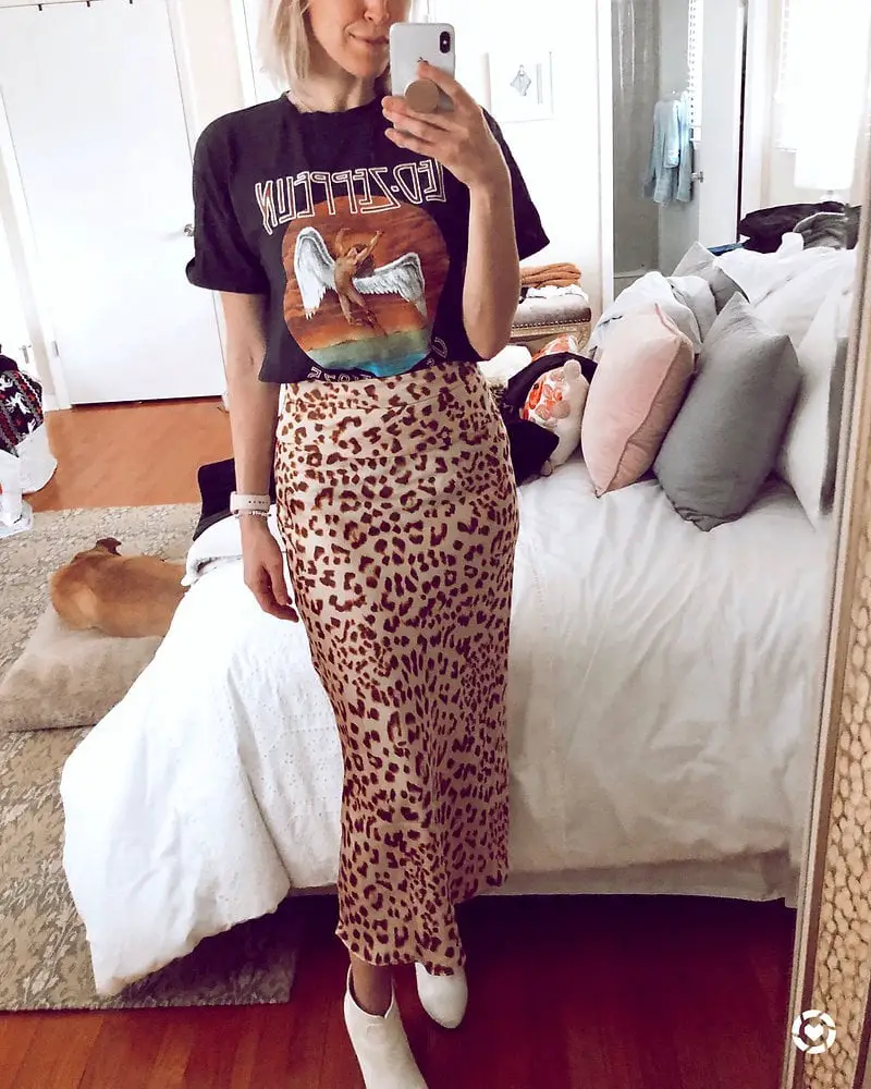 Long Leopard Skirt with Graphic T-Shirt — Classy Leopard Skirt Outfit