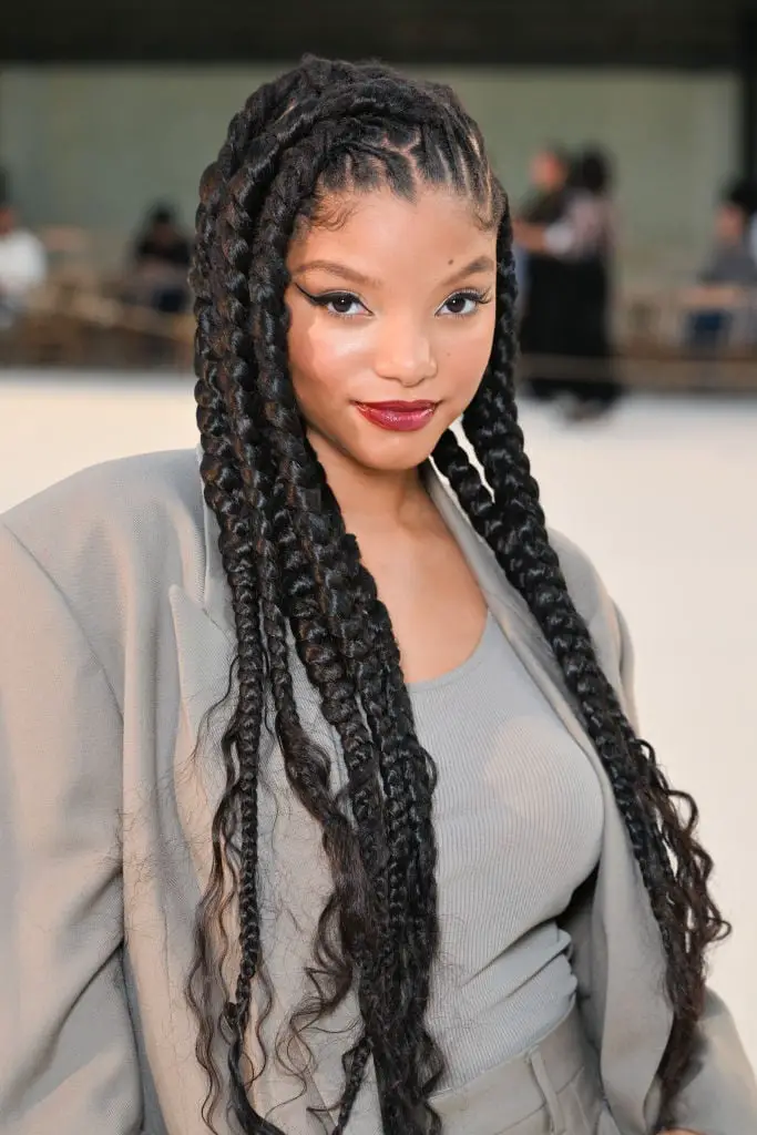 Wavy Box Braids With Blonde Highlights Wavy Box Braids With Blonde Highlights — Classy Long Braids