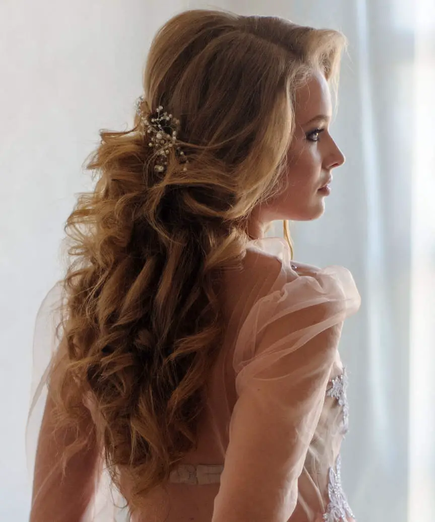 Honey Blonde Mid-Back Curls With Updo Elements, Wavy Honey Blonde Mid-Back Curls With Updo Elements, Wavy — Classy Long Curly Hair