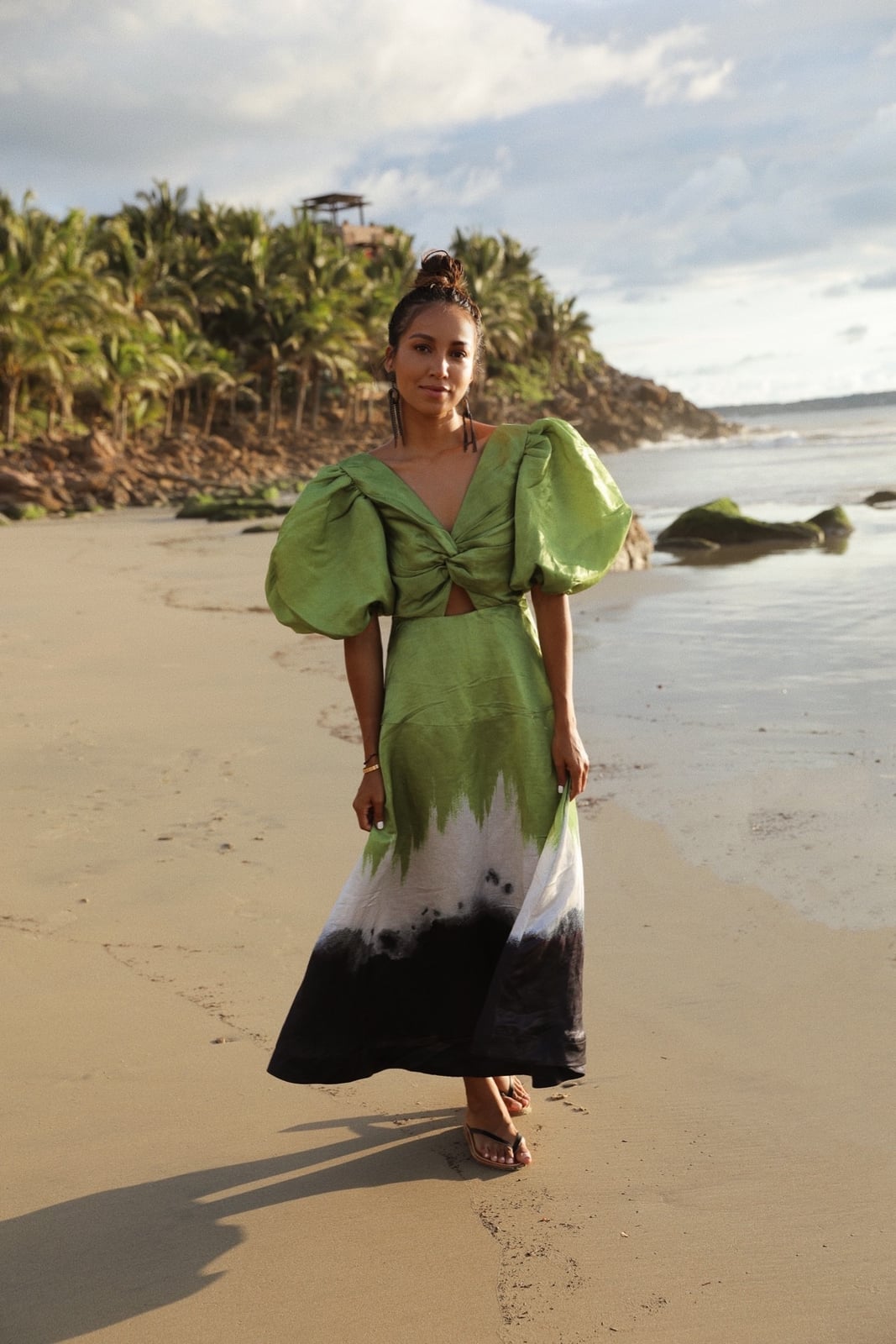 Green Maxi Dress with Puffy Sleeves for Beach Green Maxi Dress with Puffy Sleeves for Beach — Classy Maxi Dresses Outfit