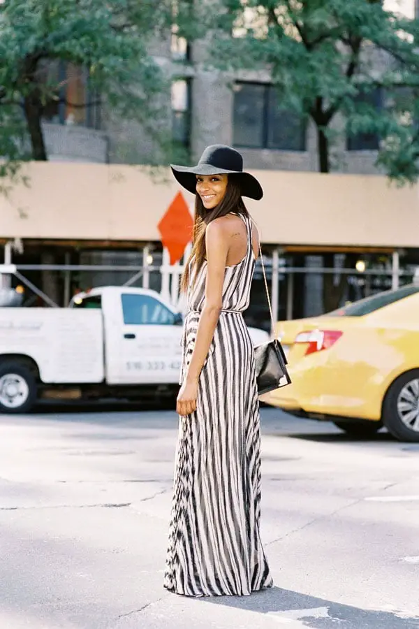 Striped Halter Neck Maxi Dress for Casual Style Striped Halter Neck Maxi Dress for Casual Style — Classy Maxi Dresses Outfit