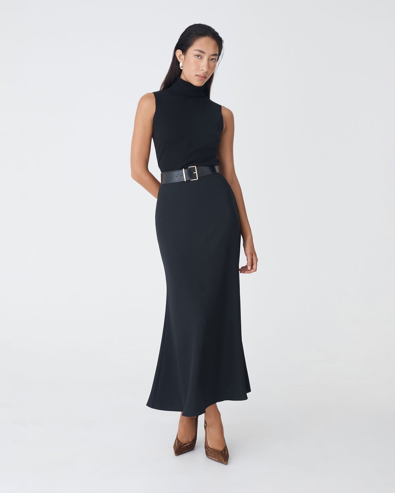 Turtleneck With Mermaid Maxi Skirt — Classy Maxi Skirt Outfits