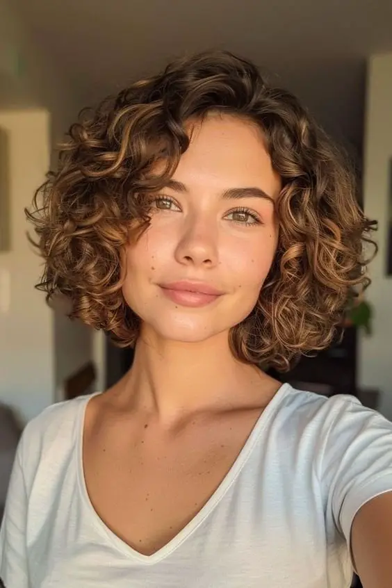 Shoulder Length Curly Hair With Blonde Highlights — Classy Medium Curly Hair