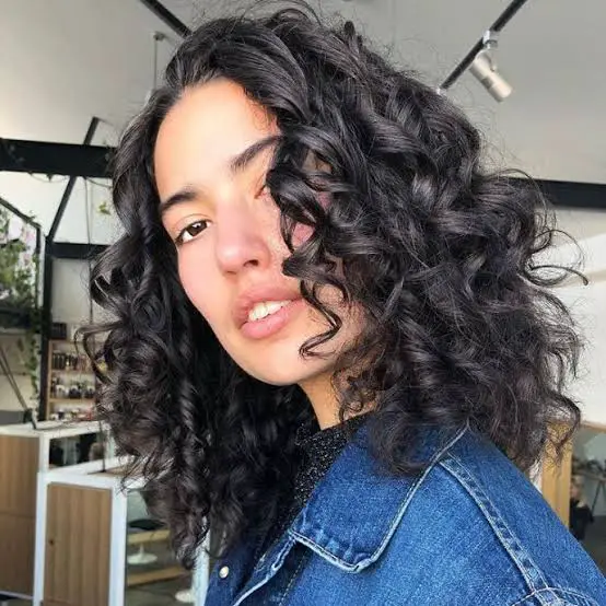 Collarbone Layered Curly Hair Air-Dried — Classy Medium Curly Hair