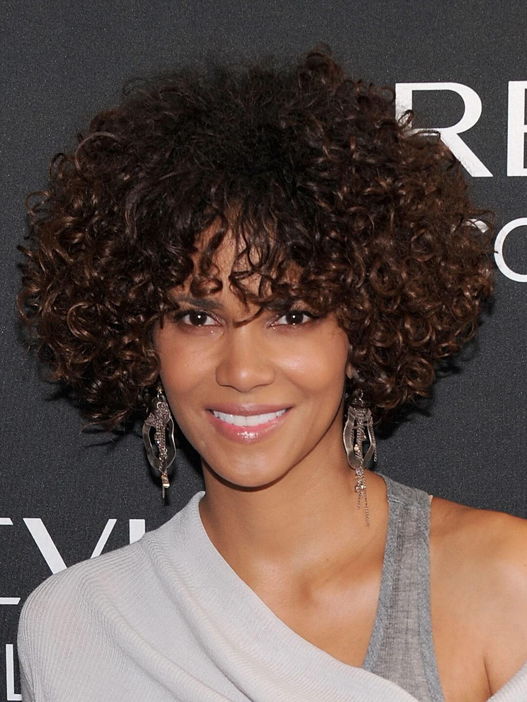 Collarbone Wavy Hair With Curtain Bangs — Classy Medium Curly Hair