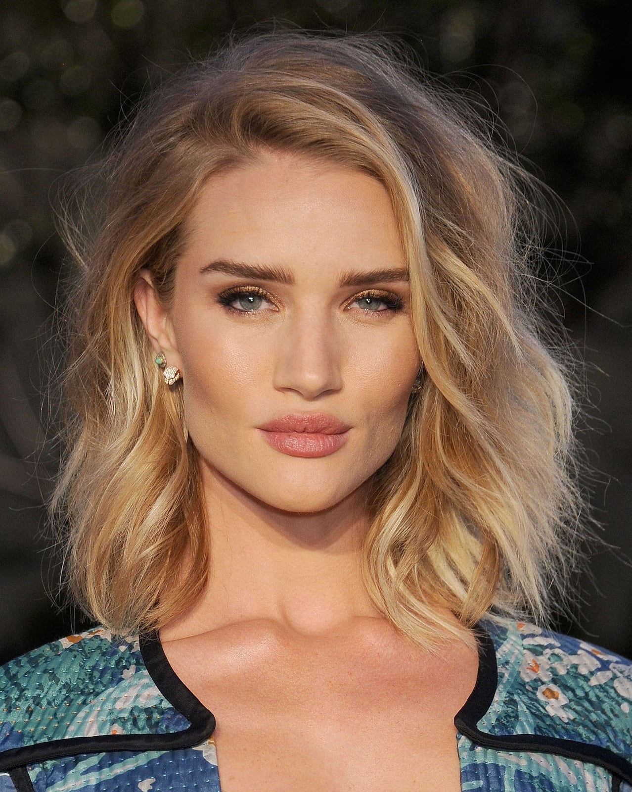 Ash Blonde Collarbone Lob With Curtain Bangs Ash Blonde Collarbone Lob With Curtain Bangs — Classy Medium Length Hair