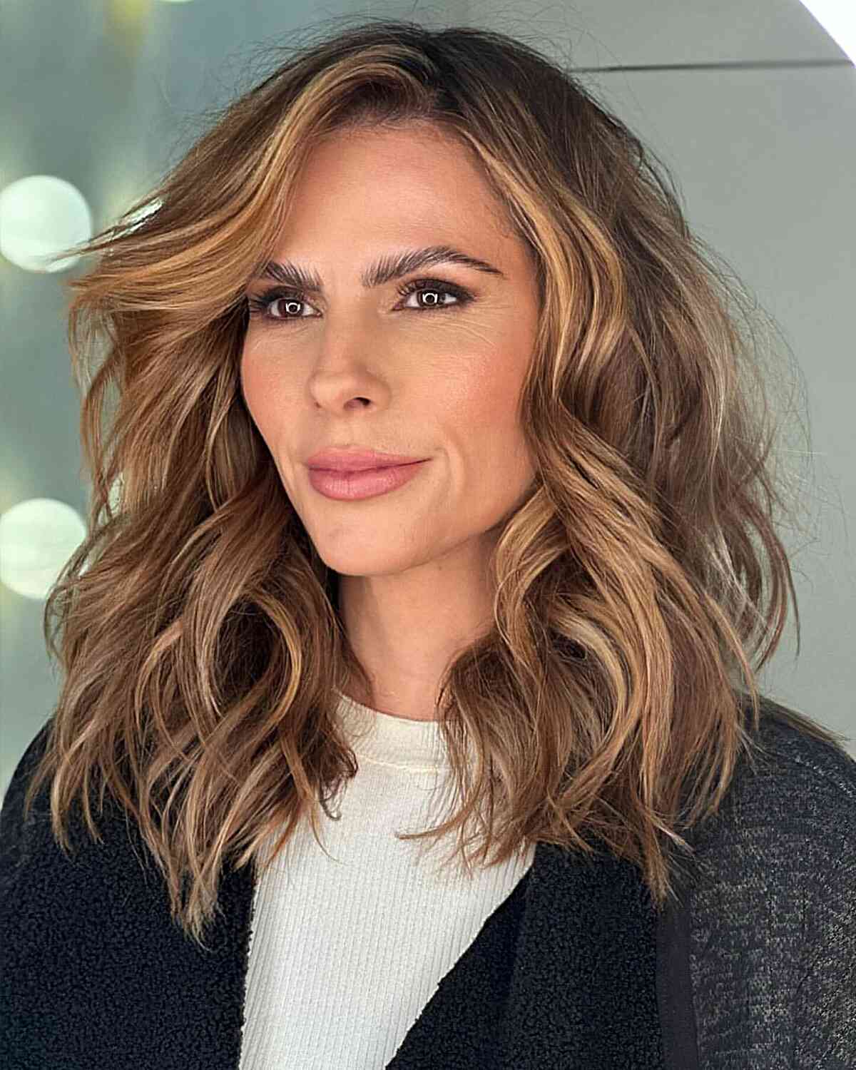 Medium Blonde Collarbone Layers With Caramel Medium Blonde Collarbone Layers With Caramel — Classy Medium Length Hair