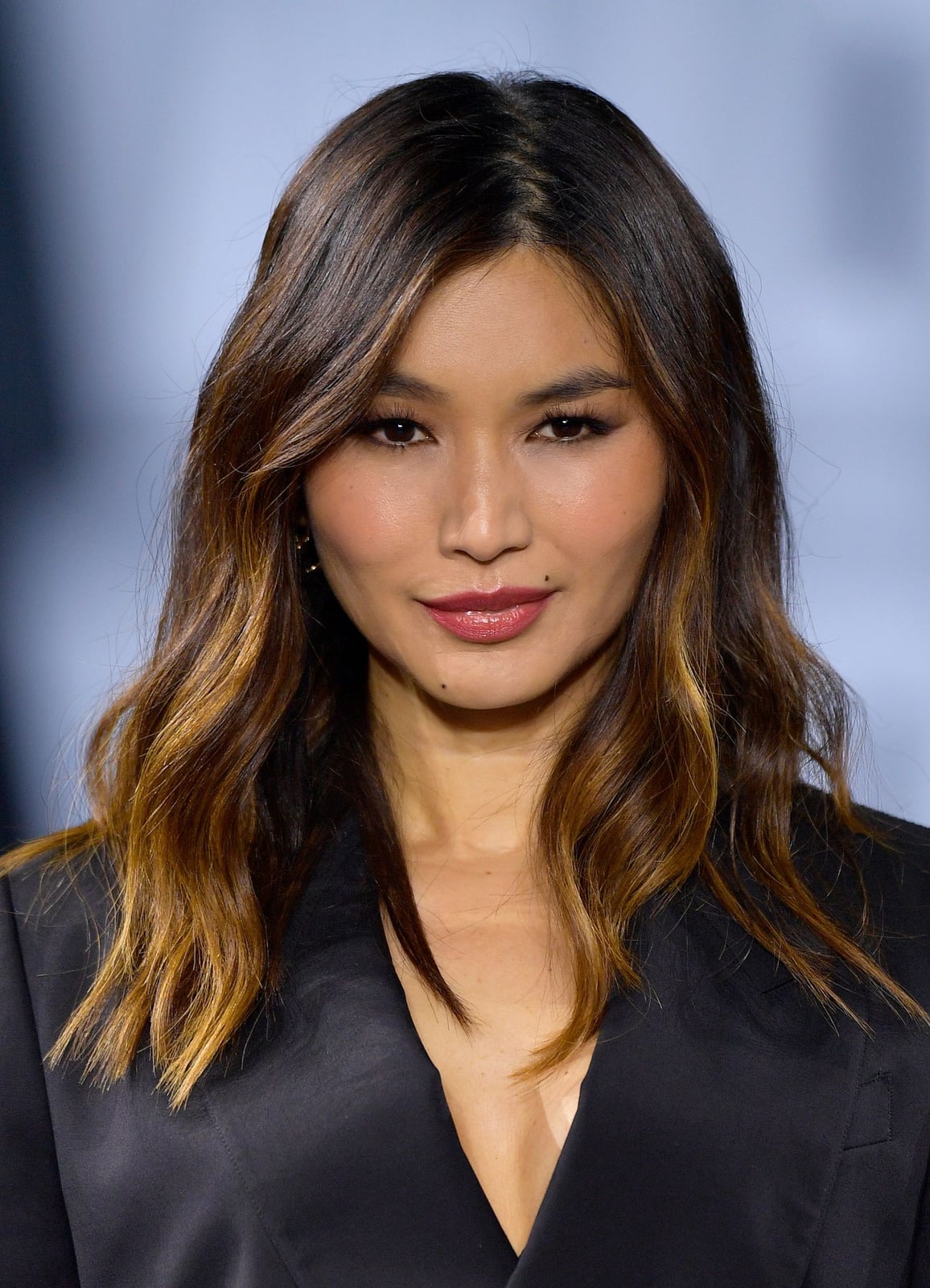 Dark Brown Collarbone Lob With Caramel Highlights Dark Brown Collarbone Lob With Caramel Highlights — Classy Medium Length Hair
