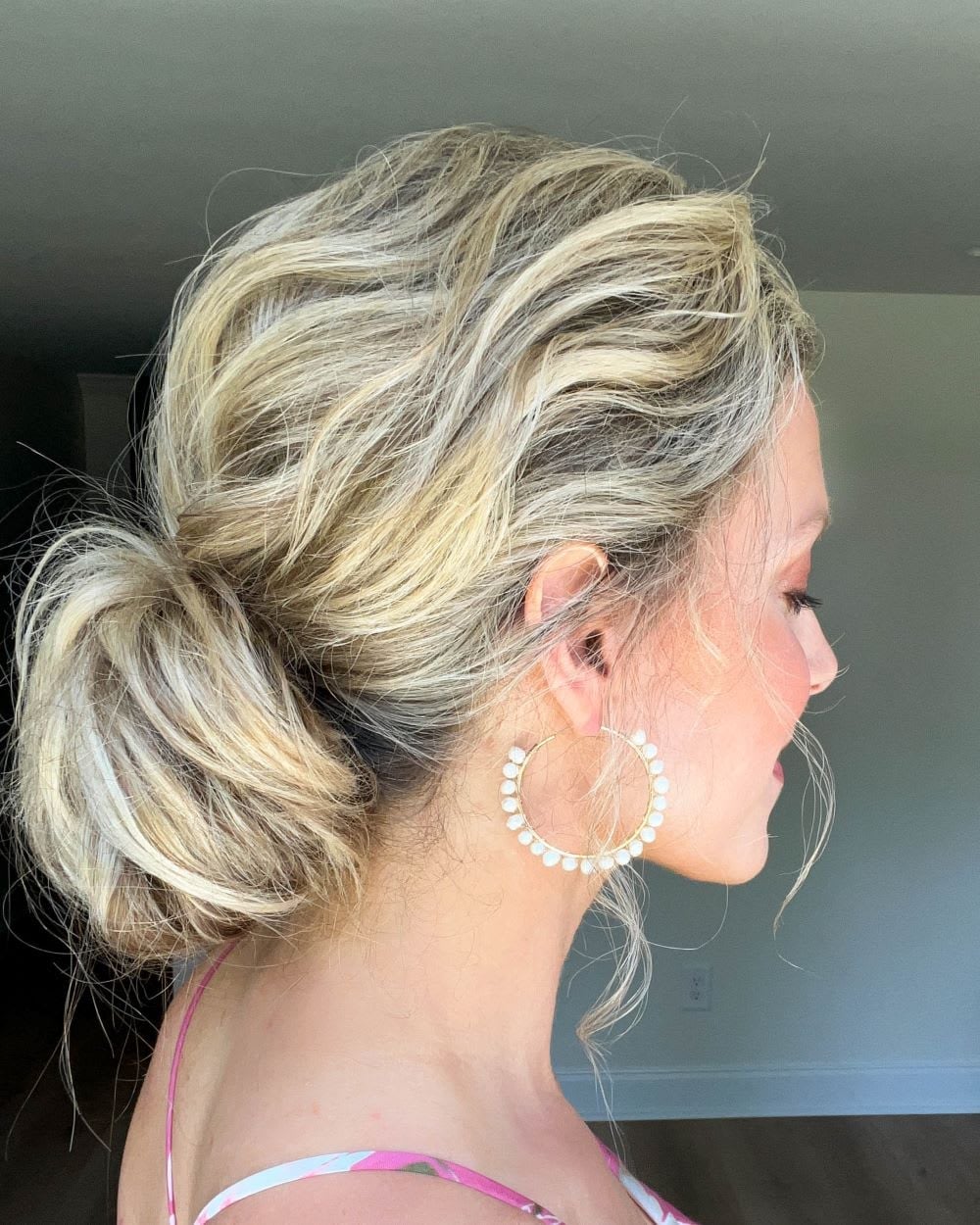 Blonde Messy Bun With Side Swept Bangs — Classy Messy Bun Outfit
