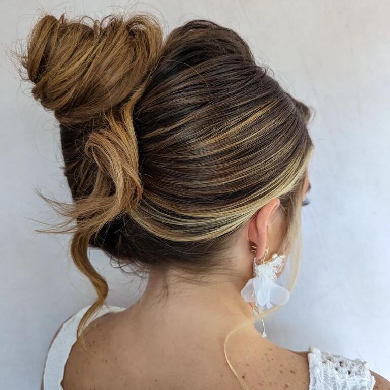 Dark Blonde Voluminous Messy Bun — Classy Messy Bun Outfit