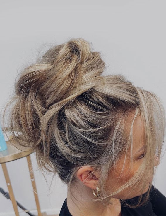 High Blonde Messy Bun With Root Shadow — Classy Messy Bun Outfit