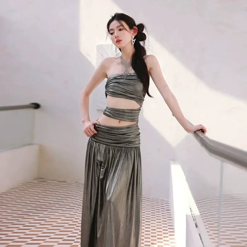 Silver Liquid Metallic Slip Dress With Cowl Neckline Silver Liquid Metallic Slip Dress With Cowl Neckline — Classy Metallic Outfits