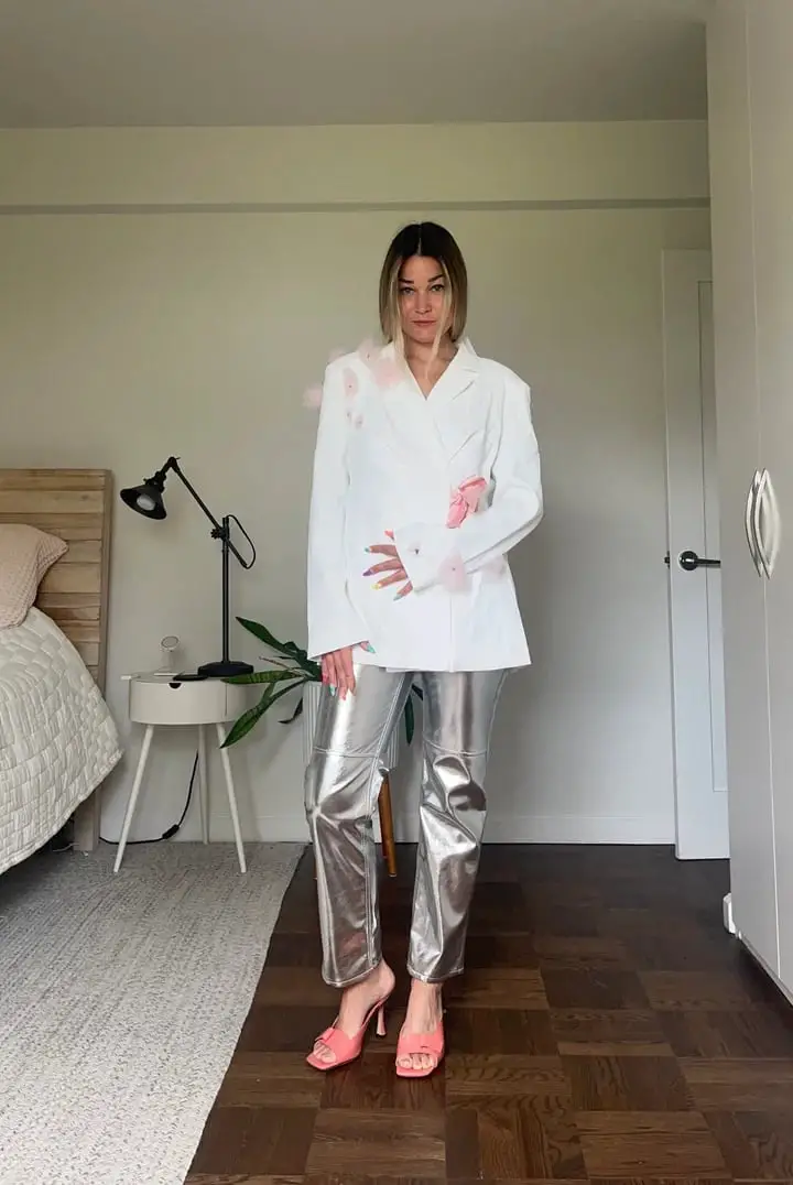 Shiny Silver Metallic Pants With Oversized Blazer Shiny Silver Metallic Pants With Oversized Blazer — Classy Metallic Outfits