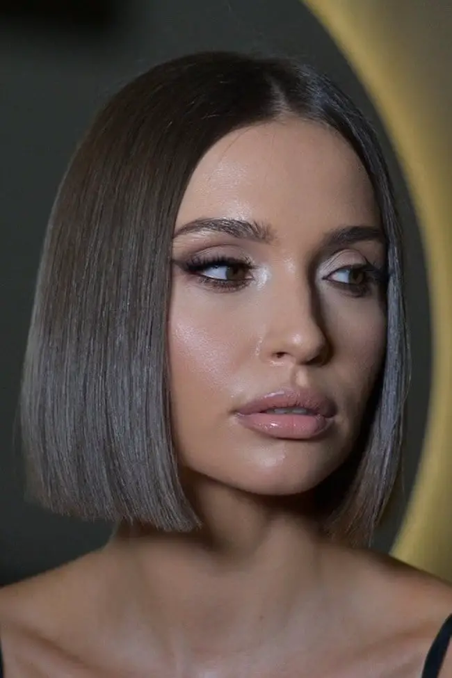 Fine Chin Length Blunt Bob, Dark Brown, Office-Safe Version Fine Chin Length Blunt Bob, Dark Brown, Office-Safe Version — Classy Middle Part Bob