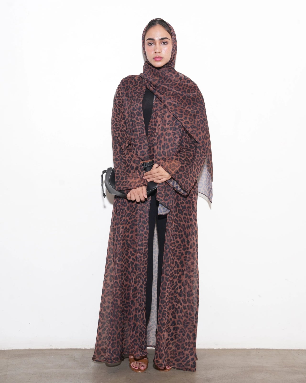 Leopard Print Abaya Over Black Base With Handbag Leopard Print Abaya Over Black Base With Handbag — Classy Modest Outfits