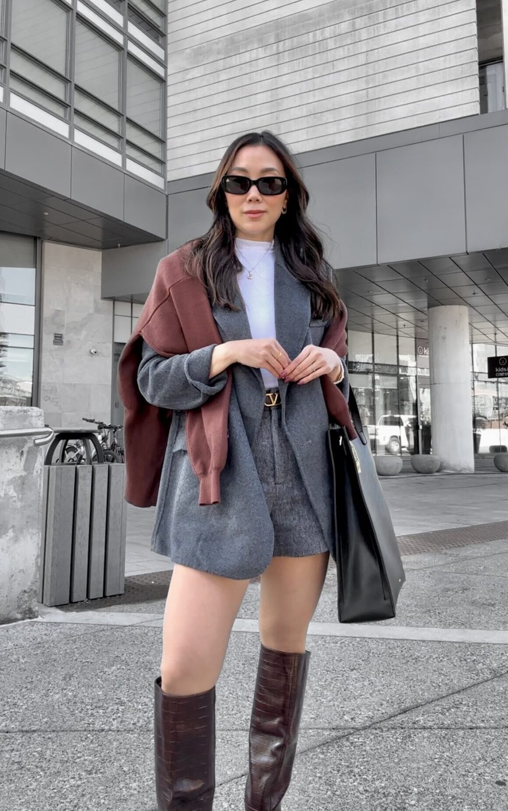An Oversized Blazer and Matching Shorts Create a Coordinated Set — Classy Mom Outfits