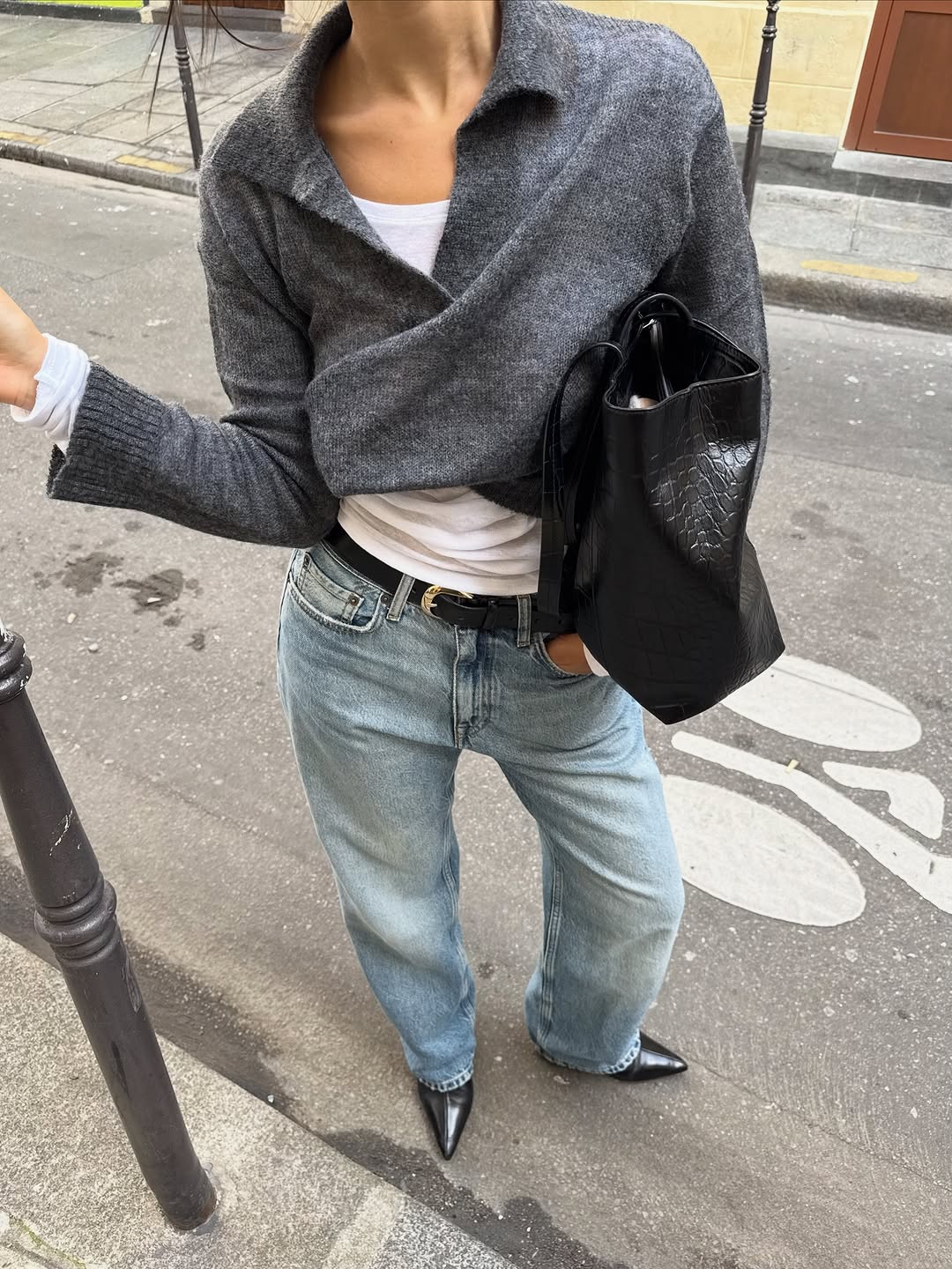 Gray Wrap Cardigan Over White T-Shirt and Wide-Leg Jeans — Classy Mujer Outfits