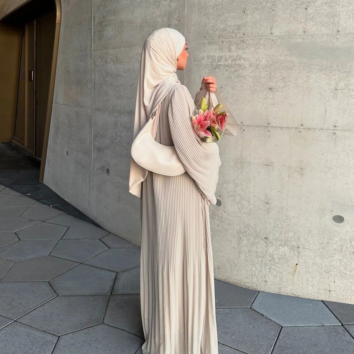 Flowy Beige Chiffon Abaya for Casual Elegance Flowy Beige Chiffon Abaya for Casual Elegance — Classy Muslim Outfits