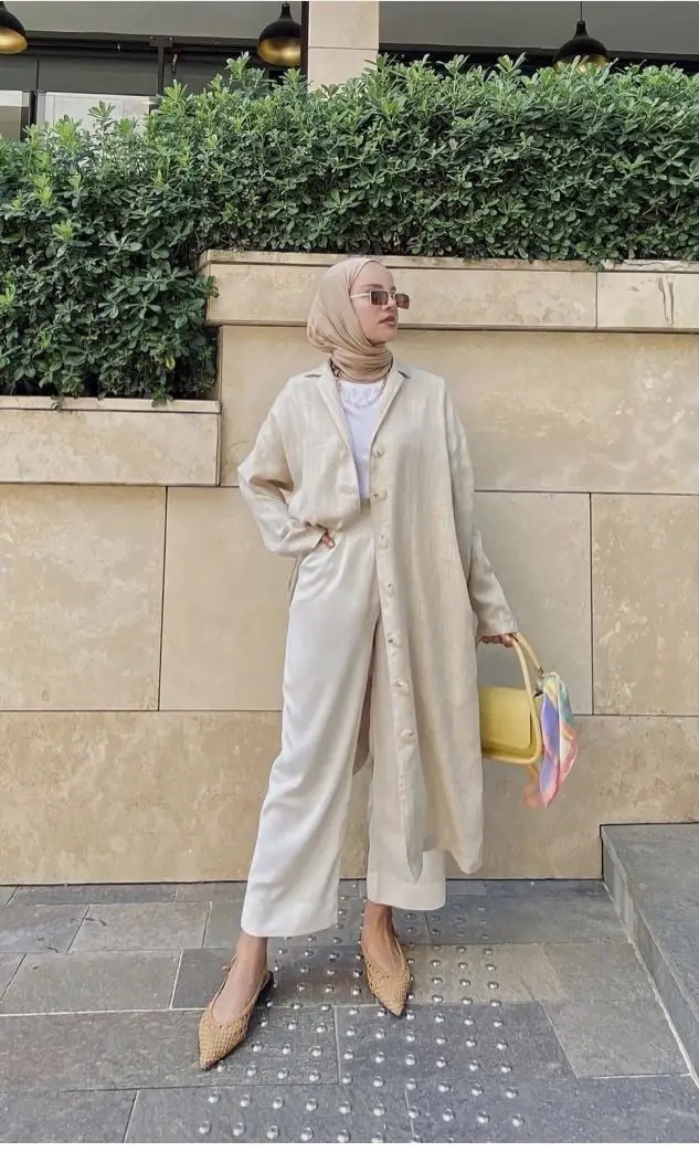 Beige Linen Shirt and White Trousers for Daily Ease Beige Linen Shirt and White Trousers for Daily Ease — Classy Muslim Outfits