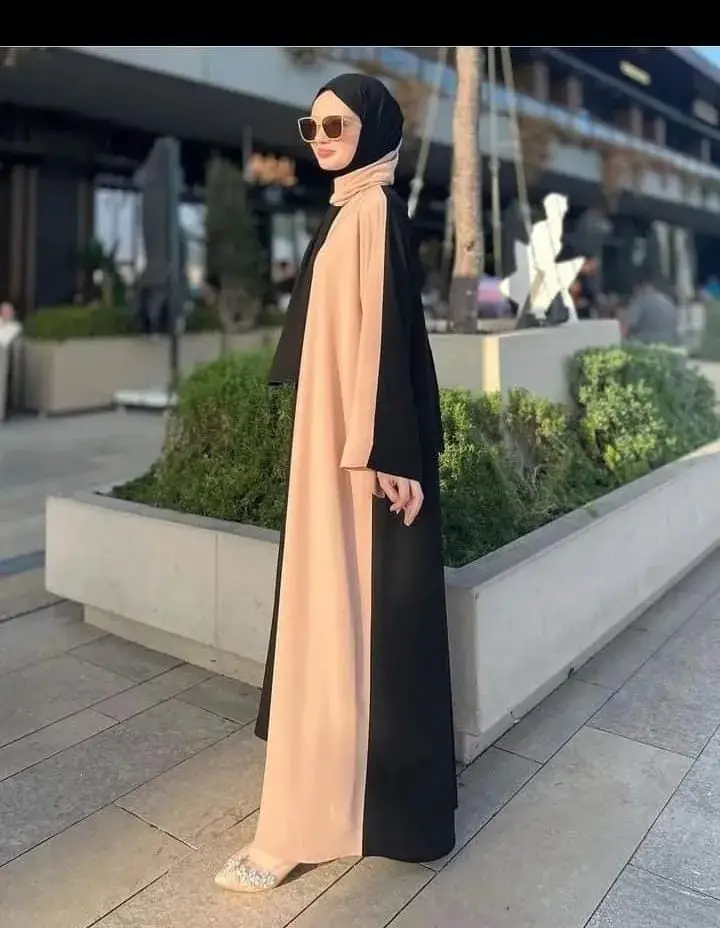 Color-block Abaya for a Modern Casual Statement Color-block Abaya for a Modern Casual Statement — Classy Muslim Outfits