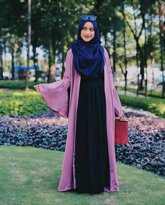 Lilac Open Abaya for a Chic Casual Statement Lilac Open Abaya for a Chic Casual Statement — Classy Muslim Outfits
